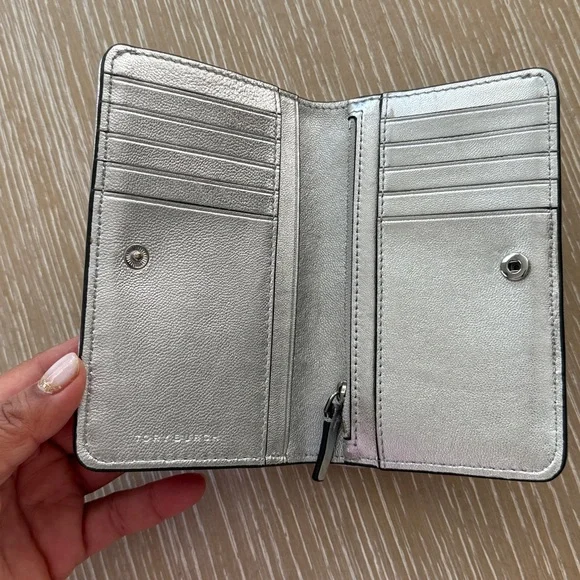 Tory Burch Fleming Medium Metallic Slim Wallet Silver Quilted Leather Wallet - Picture 11 of 17